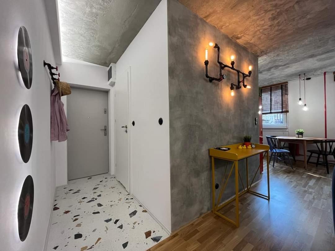 Modern Retro ~ 800m Main Square Apartment Wroclaw